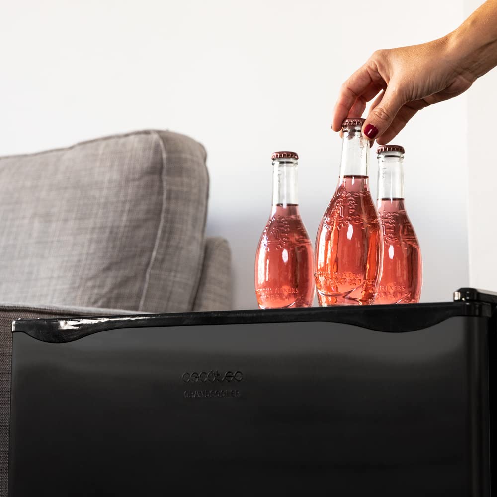Cecotec GrandCooler 20000 SilentCompress - Minibar 46L, Nevera Pequeña Bajo Consumo, Altura 48,7 cm, Puerta Reversible, Funcionamiento Cíclico, Frigorífico Mini Silencioso, Negro