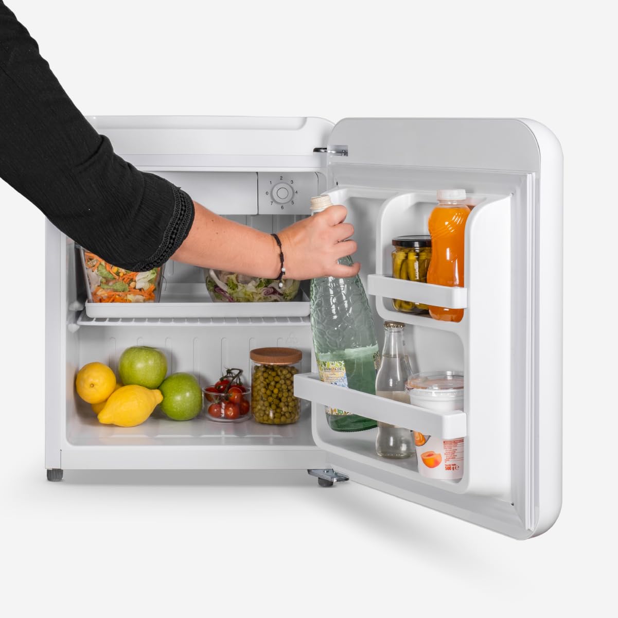 UNIVERSALBLUE Minibar Retro 48L con Congelador Integrado, Silencioso y de Bajo Consumo – Frigorífico Compacto Bajo Encimera con Control Mecánico, Color Blanco Vintage