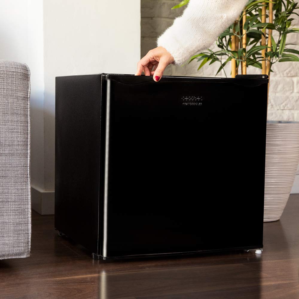 Cecotec GrandCooler 20000 SilentCompress - Minibar 46L, Nevera Pequeña Bajo Consumo, Altura 48,7 cm, Puerta Reversible, Funcionamiento Cíclico, Frigorífico Mini Silencioso, Negro
