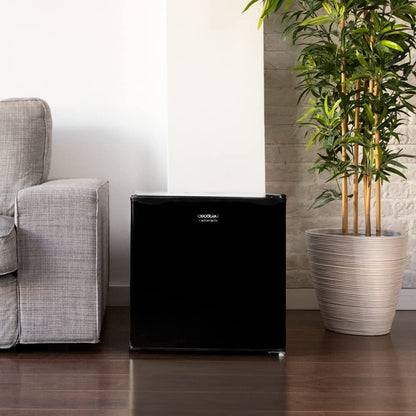 Cecotec GrandCooler 20000 SilentCompress - Minibar 46L, Nevera Pequeña Bajo Consumo, Altura 48,7 cm, Puerta Reversible, Funcionamiento Cíclico, Frigorífico Mini Silencioso, Negro